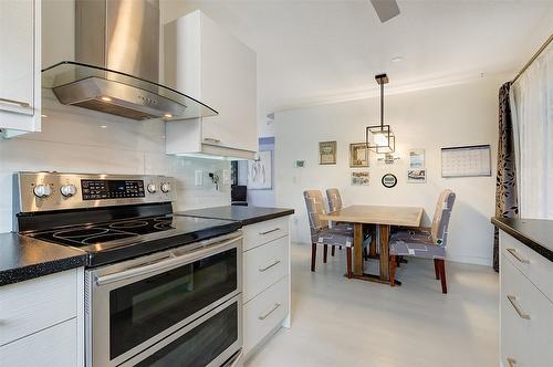 1521 Ross Road, West Kelowna, BC - Indoor Photo Showing Kitchen