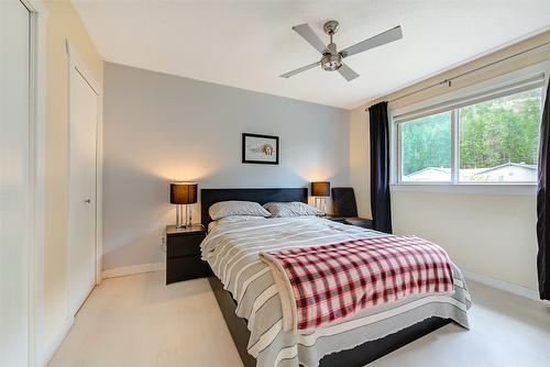 1521 Ross Road, West Kelowna, BC - Indoor Photo Showing Bedroom