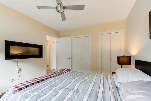 1521 Ross Road, West Kelowna, BC - Indoor Photo Showing Bedroom