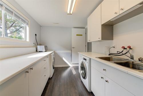 1521 Ross Road, West Kelowna, BC - Indoor Photo Showing Laundry Room