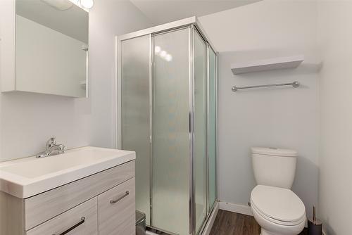 1521 Ross Road, West Kelowna, BC - Indoor Photo Showing Bathroom