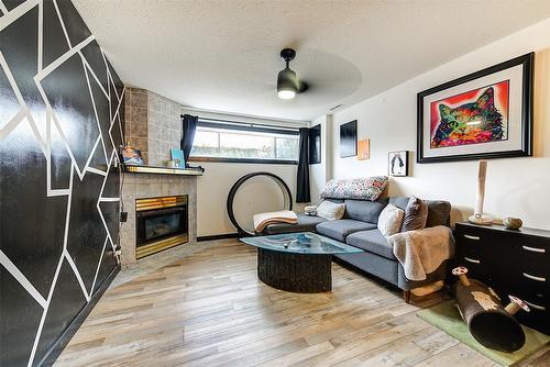 1521 Ross Road, West Kelowna, BC - Indoor Photo Showing Living Room With Fireplace