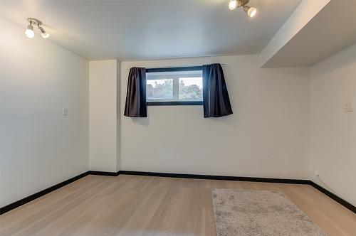 1521 Ross Road, West Kelowna, BC - Indoor Photo Showing Other Room