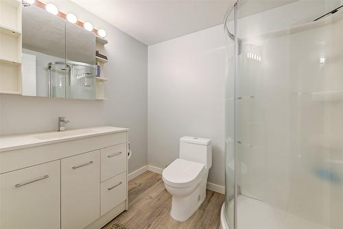 1521 Ross Road, West Kelowna, BC - Indoor Photo Showing Bathroom