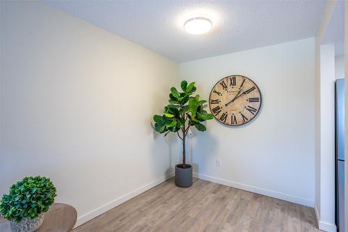 917-3140 Wilson Street, Penticton, BC - Indoor Photo Showing Other Room