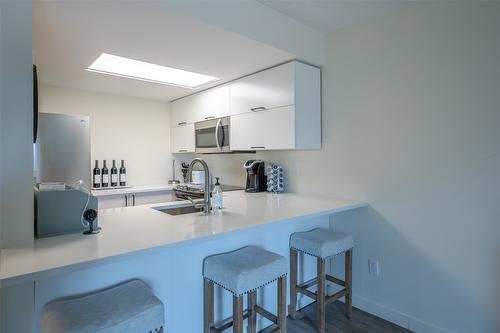 917-3140 Wilson Street, Penticton, BC - Indoor Photo Showing Kitchen