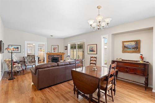 342 Falcon Drive, Penticton, BC - Indoor Photo Showing Living Room With Fireplace