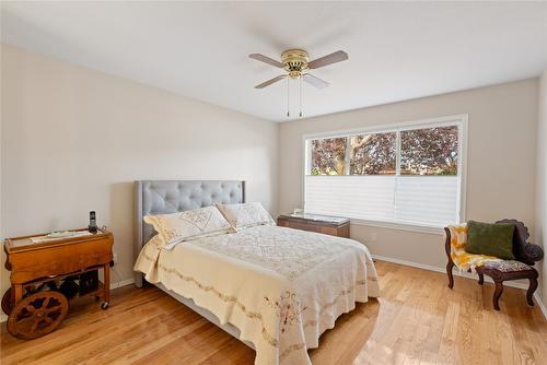 342 Falcon Drive, Penticton, BC - Indoor Photo Showing Bedroom