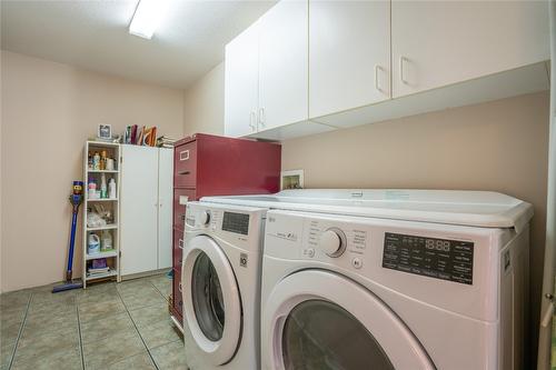 342 Falcon Drive, Penticton, BC - Indoor Photo Showing Laundry Room