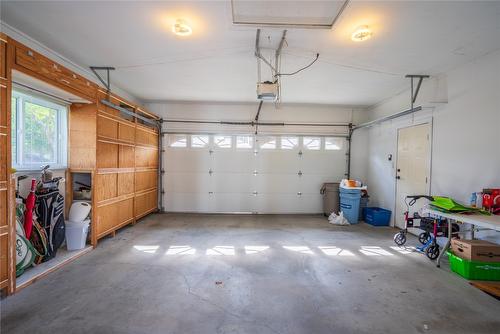 342 Falcon Drive, Penticton, BC - Indoor Photo Showing Garage