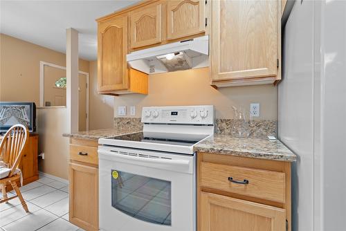 342 Falcon Drive, Penticton, BC - Indoor Photo Showing Kitchen