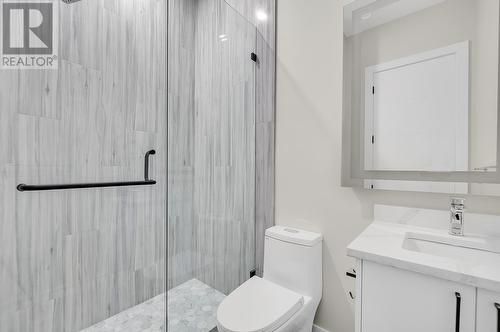 705 Raymer Road, Kelowna, BC - Indoor Photo Showing Bathroom