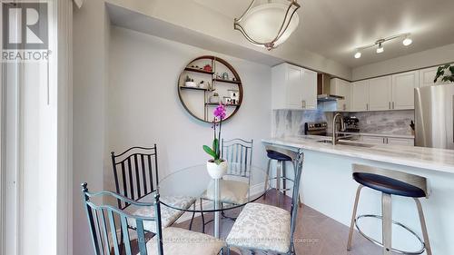 6 Sunridge Street, Richmond Hill (Oak Ridges), ON - Indoor Photo Showing Kitchen