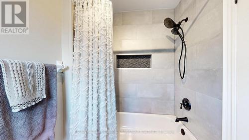 6 Sunridge Street, Richmond Hill (Oak Ridges), ON - Indoor Photo Showing Bathroom