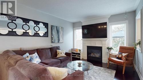 6 Sunridge Street, Richmond Hill (Oak Ridges), ON - Indoor Photo Showing Living Room With Fireplace