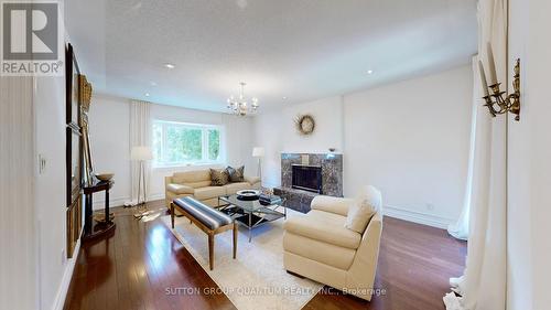 1284 Deer Run, Mississauga, ON - Indoor Photo Showing Living Room