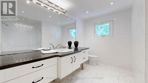 1284 Deer Run, Mississauga, ON - Indoor Photo Showing Bathroom