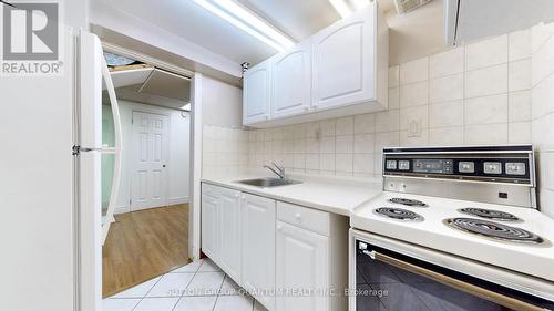 1284 Deer Run, Mississauga, ON - Indoor Photo Showing Kitchen