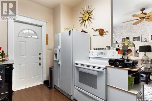 1523 Victoria Avenue, Regina, SK - Indoor Photo Showing Kitchen