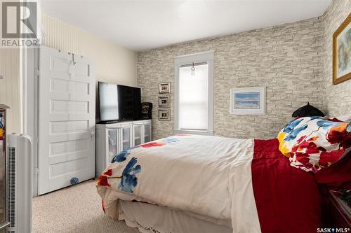 1523 Victoria Avenue, Regina, SK - Indoor Photo Showing Bedroom