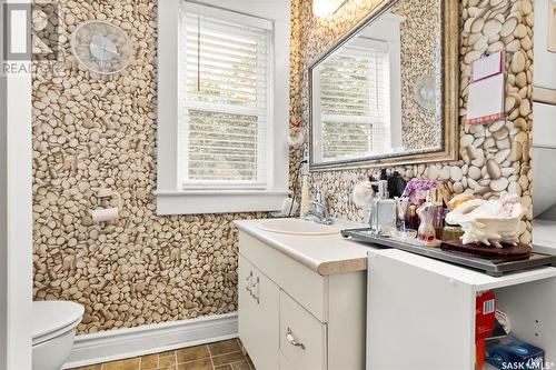 1523 Victoria Avenue, Regina, SK - Indoor Photo Showing Bathroom