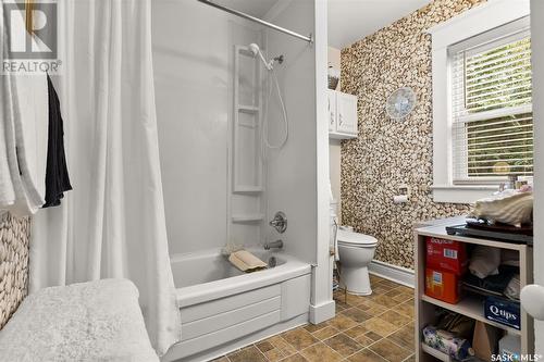 1523 Victoria Avenue, Regina, SK - Indoor Photo Showing Bathroom