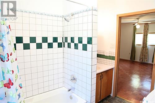 201 1St Avenue N, Wakaw, SK - Indoor Photo Showing Bathroom