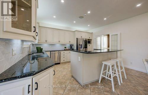 58 West Acres Crescent, Kitchener, ON - Indoor Photo Showing Kitchen With Upgraded Kitchen