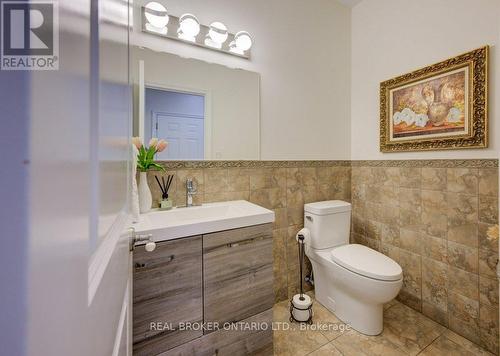 58 West Acres Crescent, Kitchener, ON - Indoor Photo Showing Bathroom