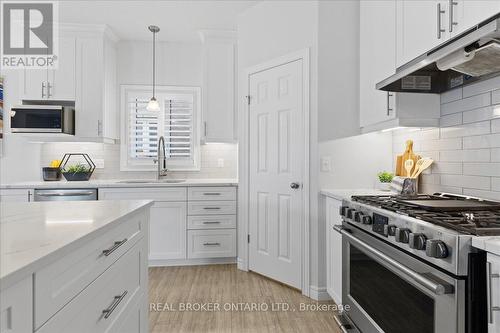 48 Arlington Parkway, Brant (Paris), ON - Indoor Photo Showing Kitchen With Upgraded Kitchen