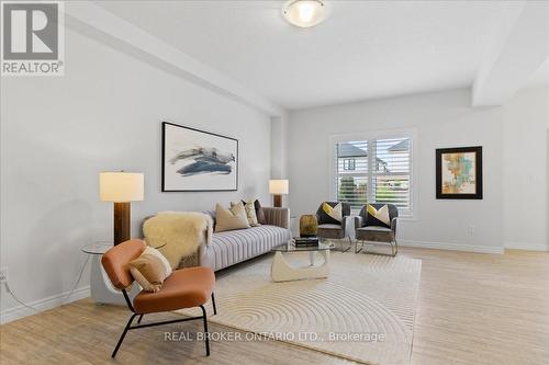 48 Arlington Parkway, Brant (Paris), ON - Indoor Photo Showing Living Room