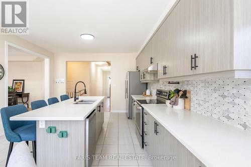 170 Stevenson Crescent, Bradford West Gwillimbury (Bradford), ON - Indoor Photo Showing Kitchen