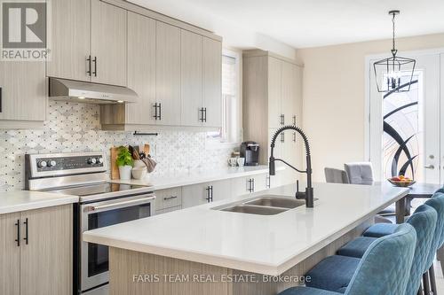 170 Stevenson Crescent, Bradford West Gwillimbury, ON - Indoor Photo Showing Kitchen With Double Sink With Upgraded Kitchen