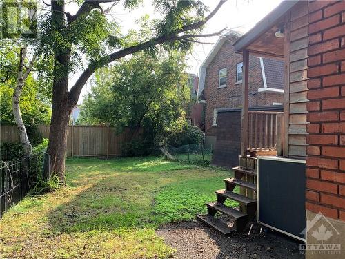 Side of yard with view of rear exit. - 177 Hinton Avenue N, Ottawa, ON - Outdoor