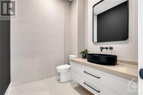 705 Mcmanus Avenue, Manotick, ON - Indoor Photo Showing Bathroom