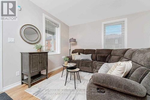 B - 96 Mill Street E, Halton Hills, ON - Indoor Photo Showing Living Room