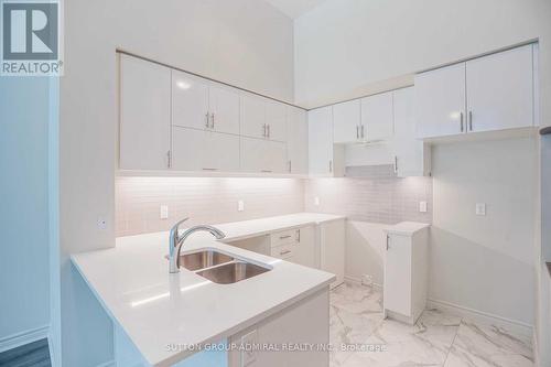 Th4 - 39 Annie Craig Drive, Toronto (Mimico), ON - Indoor Photo Showing Kitchen With Double Sink With Upgraded Kitchen