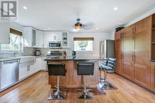 2489 Yarmouth Crescent, Oakville, ON - Indoor Photo Showing Kitchen With Stainless Steel Kitchen With Upgraded Kitchen