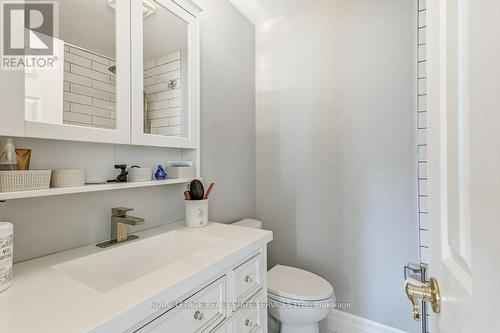 2489 Yarmouth Crescent, Oakville, ON - Indoor Photo Showing Bathroom