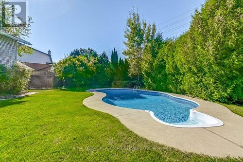 2489 Yarmouth Crescent, Oakville, ON - Outdoor With In Ground Pool With Backyard