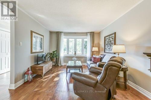 2489 Yarmouth Crescent, Oakville (Bronte West), ON - Indoor Photo Showing Living Room