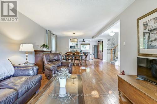 2489 Yarmouth Crescent, Oakville (Bronte West), ON - Indoor Photo Showing Living Room