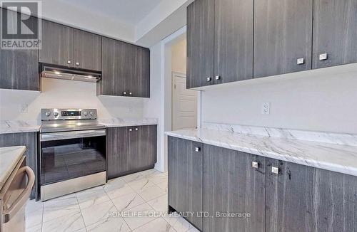 8758 Chickory Trail, Niagara Falls, ON - Indoor Photo Showing Kitchen