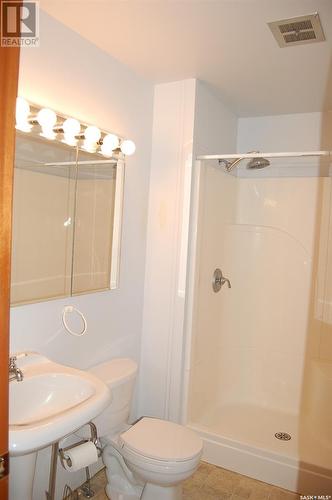 1239 Caribou Street W, Moose Jaw, SK - Indoor Photo Showing Bathroom