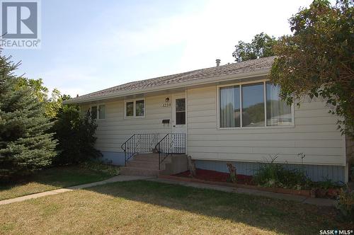 1239 Caribou Street W, Moose Jaw, SK - Outdoor With Exterior