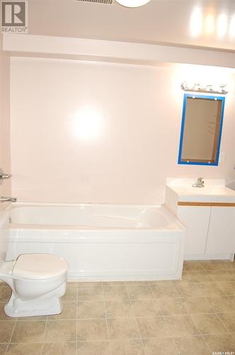 1239 Caribou Street W, Moose Jaw, SK - Indoor Photo Showing Bathroom