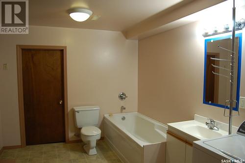 1239 Caribou Street W, Moose Jaw, SK - Indoor Photo Showing Bathroom