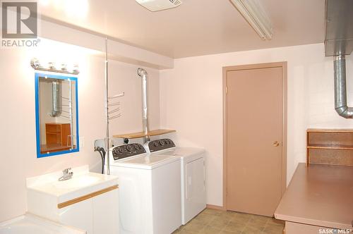 1239 Caribou Street W, Moose Jaw, SK - Indoor Photo Showing Laundry Room