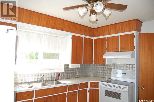 1239 Caribou Street W, Moose Jaw, SK - Indoor Photo Showing Kitchen With Double Sink