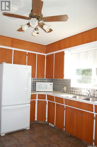 1239 Caribou Street W, Moose Jaw, SK - Indoor Photo Showing Kitchen